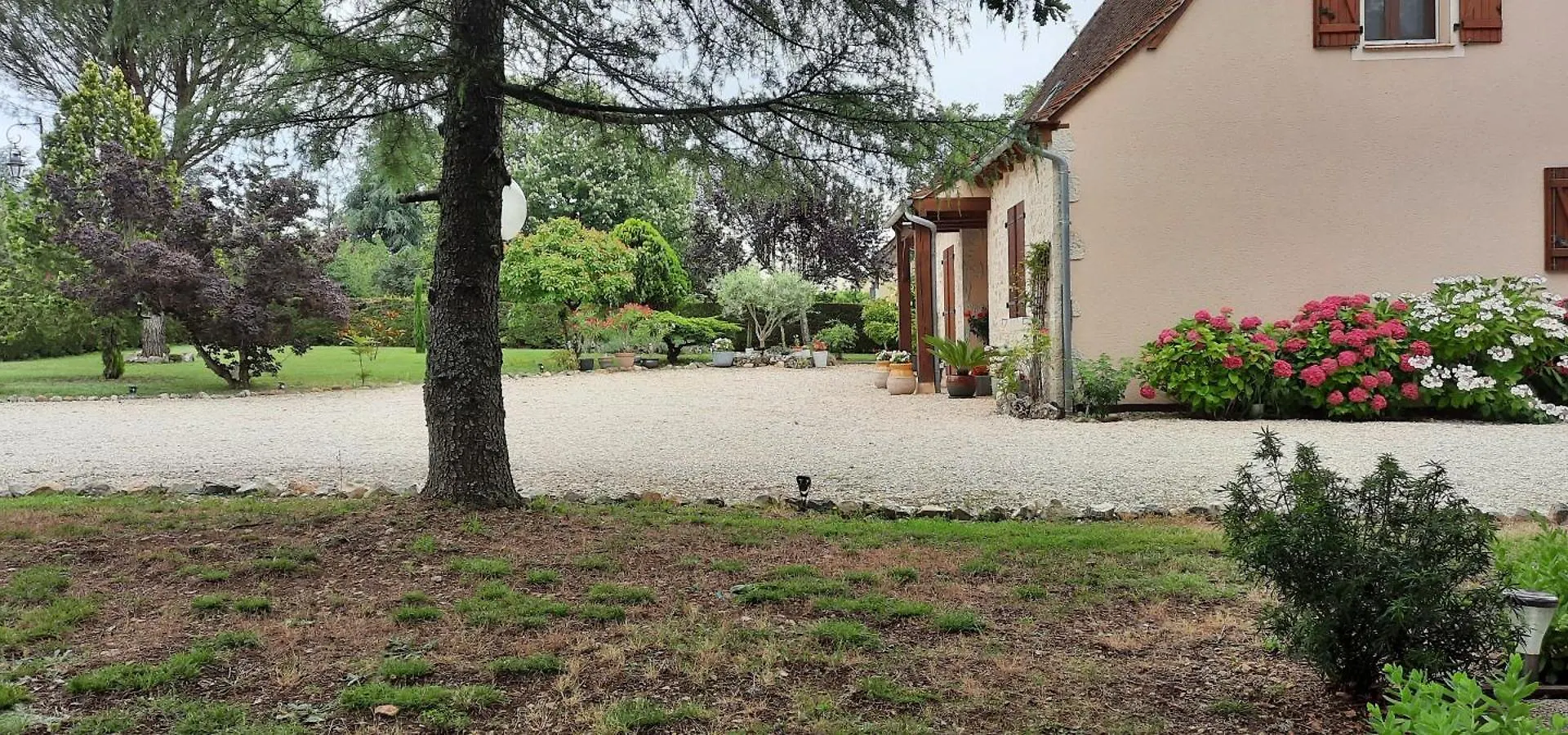 Chambres D'Hotes Chez Dumitra Cales  Cales (Midi-Pyrenees)